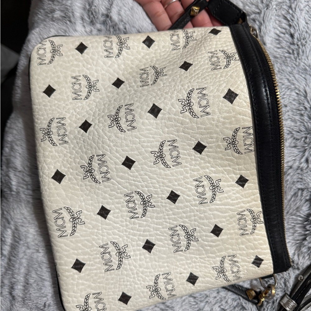 MCM black and white Shoulder
Bags Visetos Bag